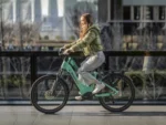 Himiway A7 Pro : Urban Electric Commuter Bike ST - Darkorange - Riding